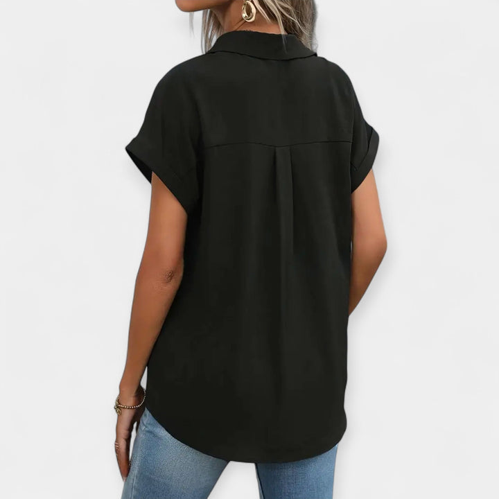 Nora – Light Straight Classic-Cut Shirt