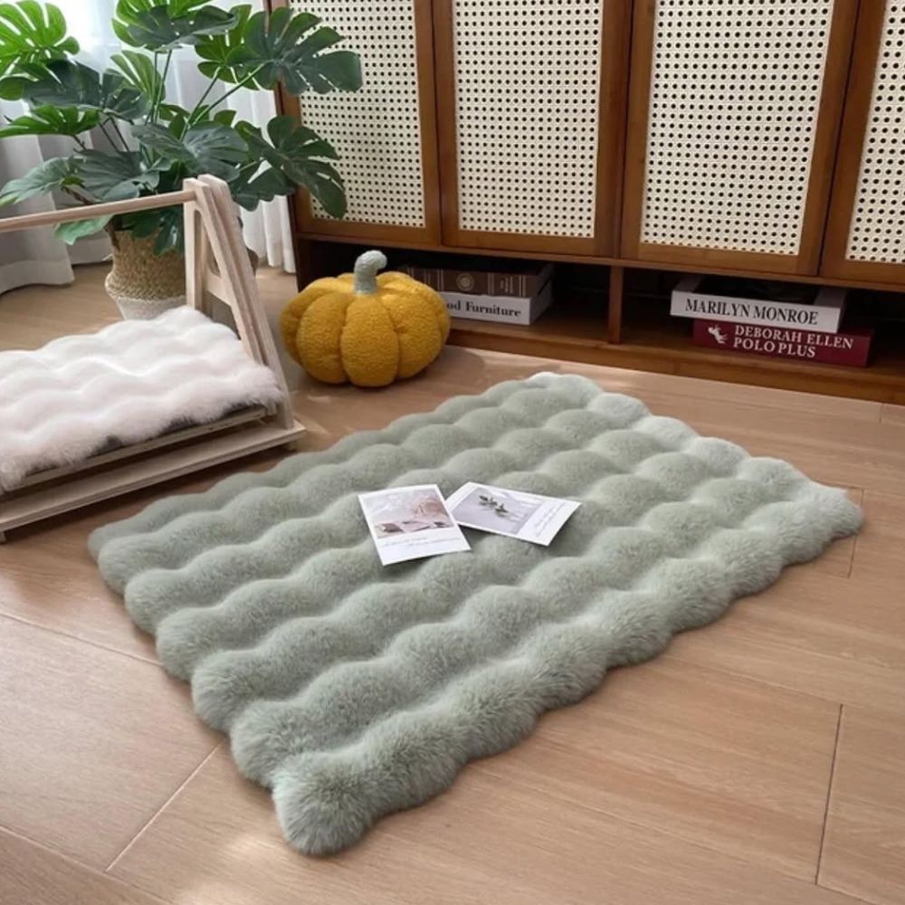 Luxury Faux-Fur Mat for Dogs and Cats