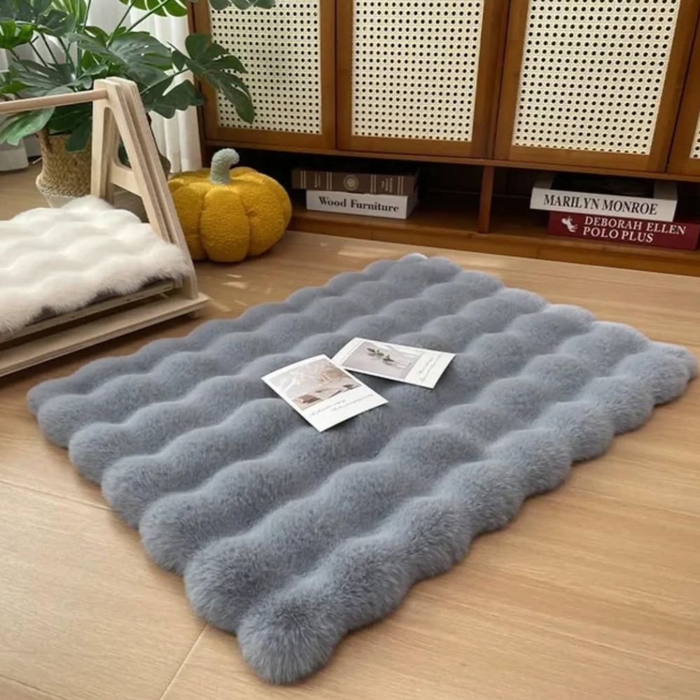 Luxury Faux-Fur Mat for Dogs and Cats