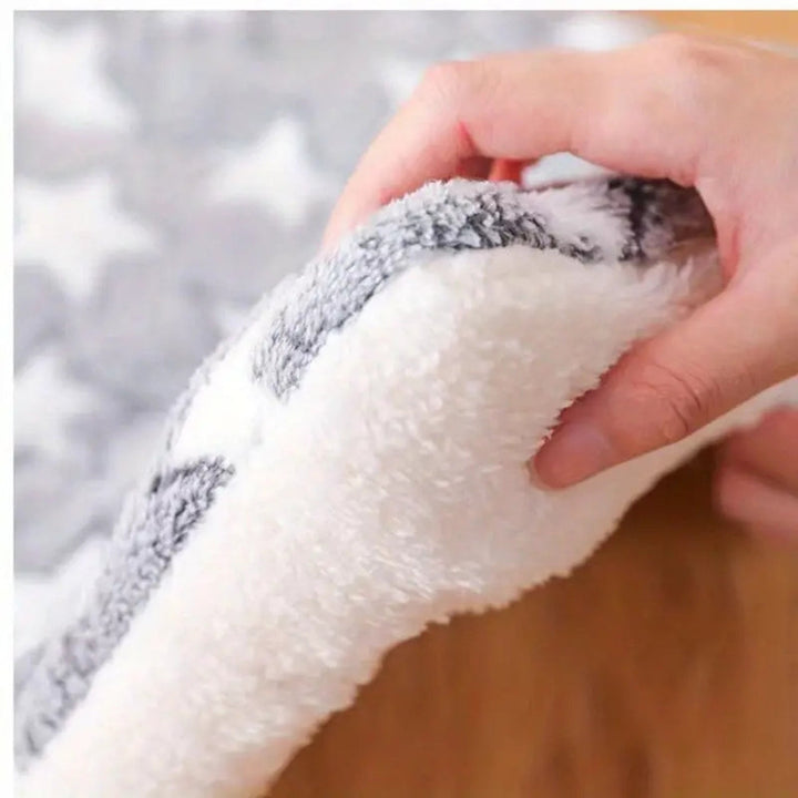 Warm Fleece Blanket for Dogs and Cats with Stars