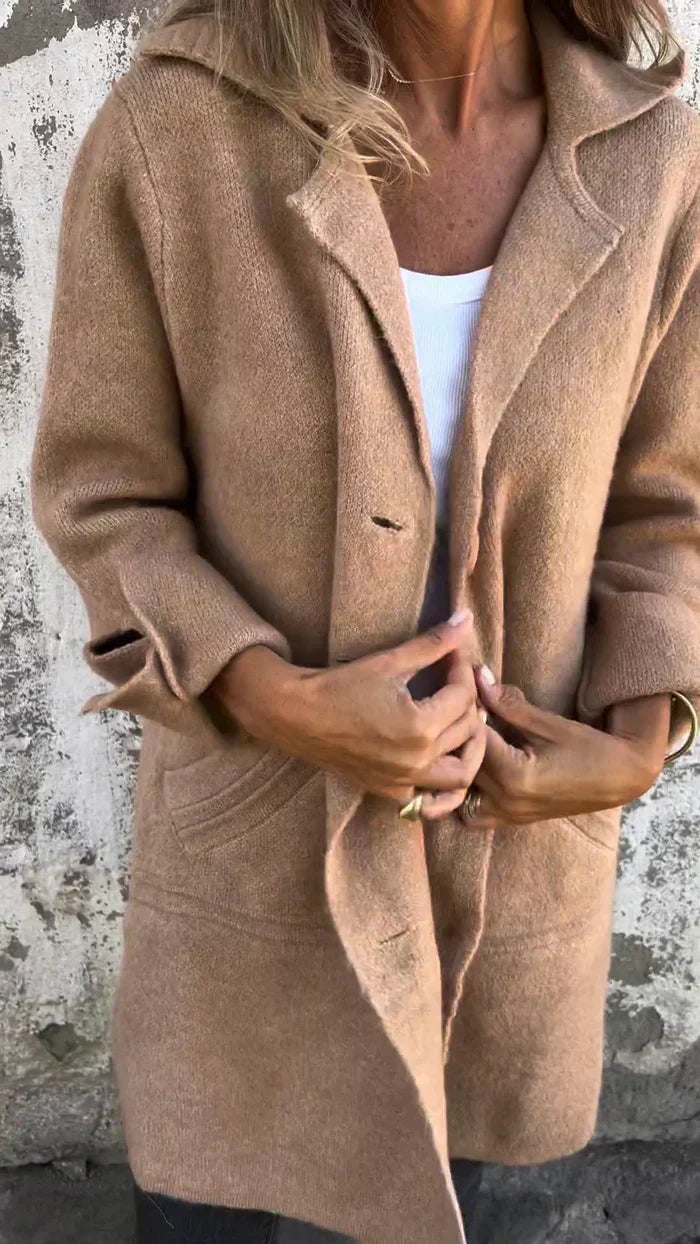 Nika – Chic Minimalist Coat