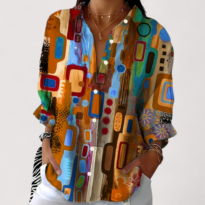 Ursina – Classic Blouse with a Modern Touch