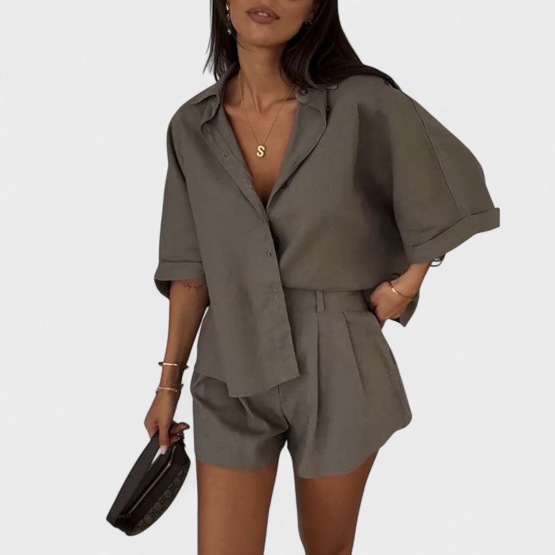 Sofia – Set with Oversized Blouse and High-Waisted Trousers
