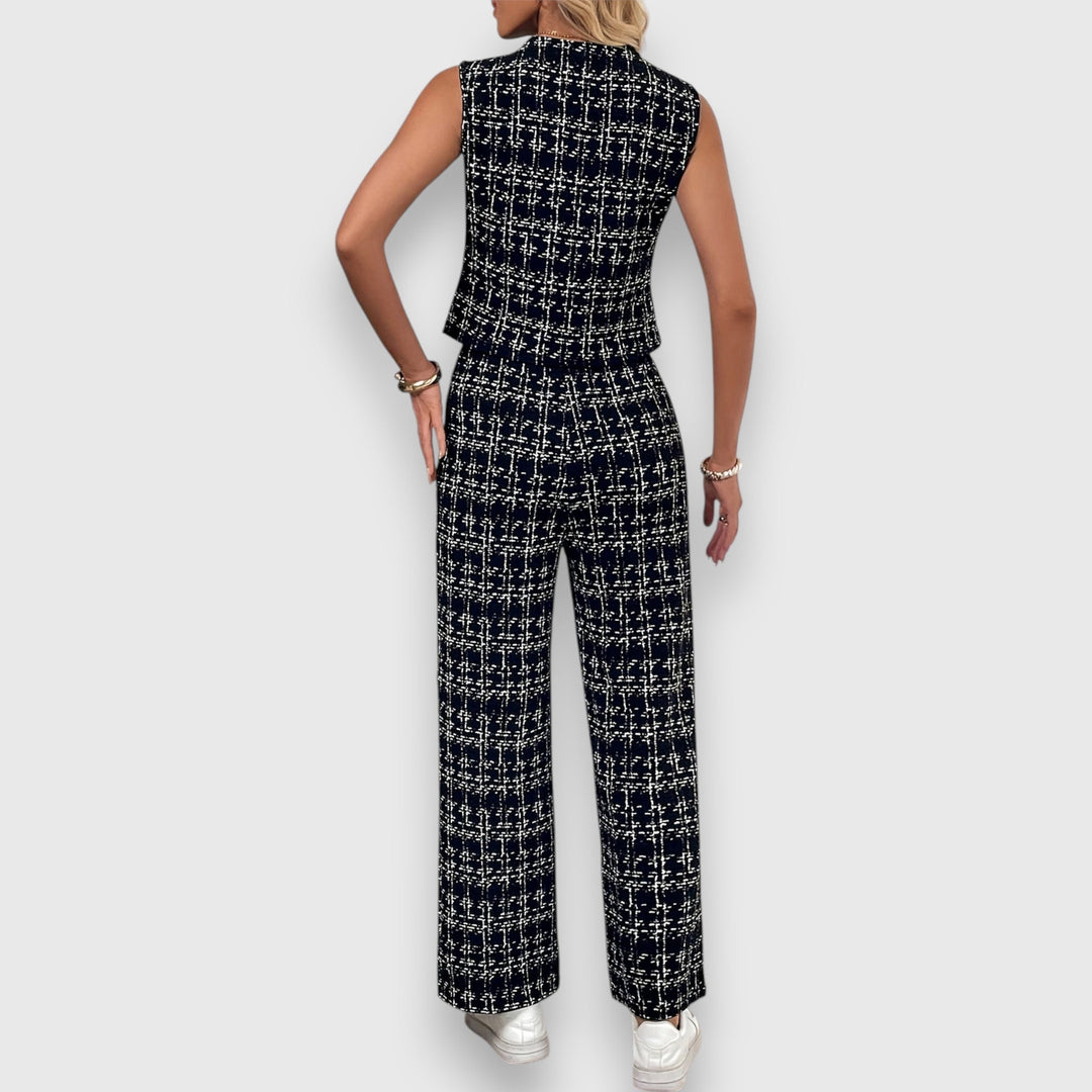 Saoirse – Two-Piece Set with V-Neck and Matching Trousers
