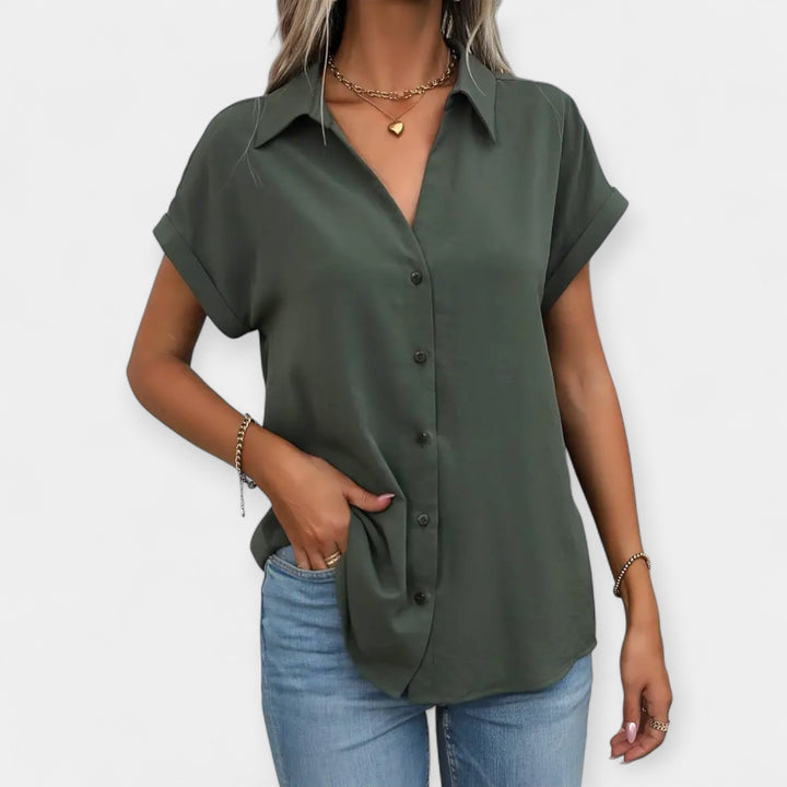 Nora – Light Straight Classic-Cut Shirt