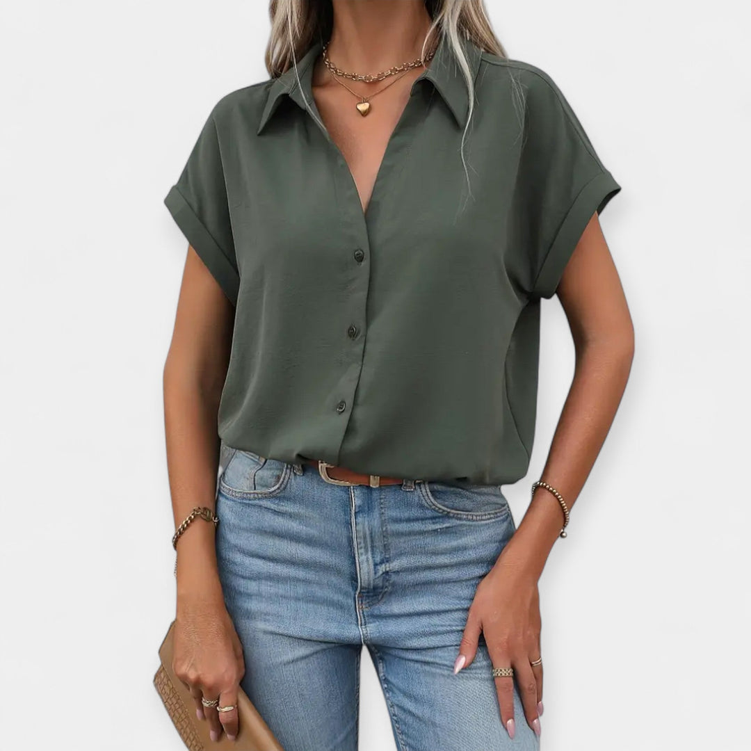 Nora – Light Straight Classic-Cut Shirt