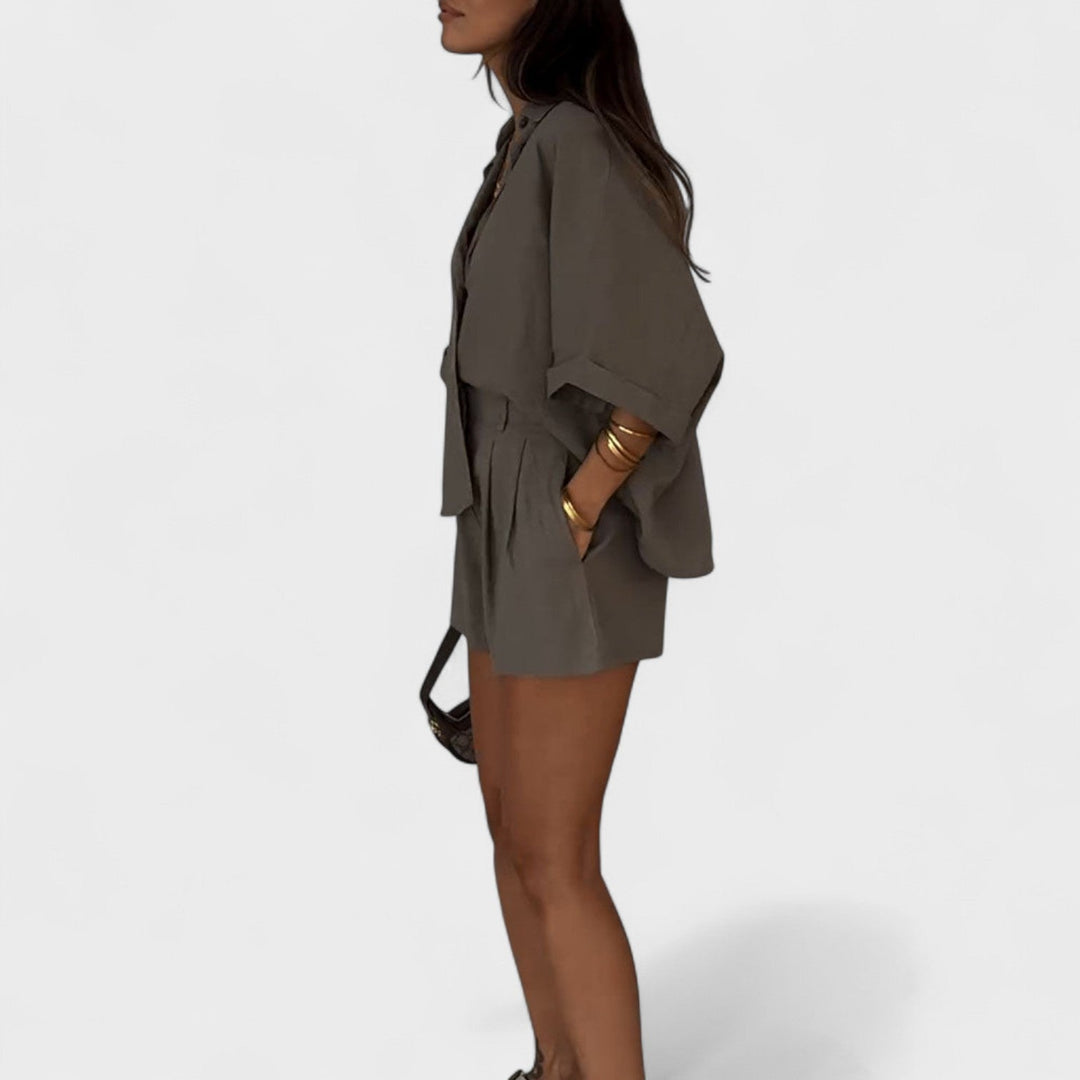 Sofia – Set with Oversized Blouse and High-Waisted Trousers