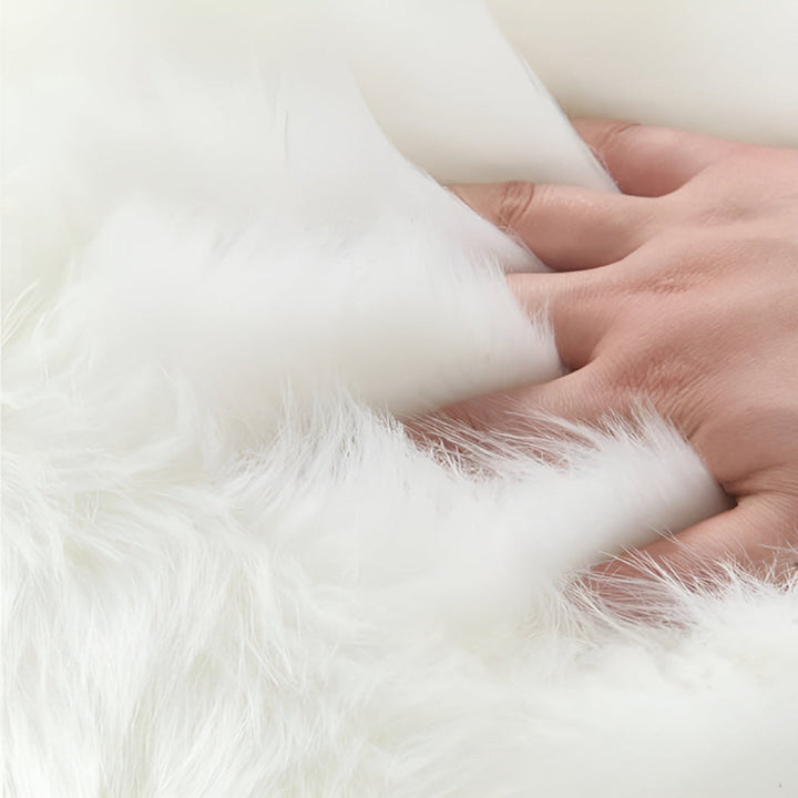 Round Fluffy Rug – White