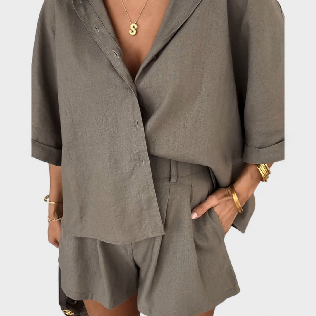 Sofia – Set with Oversized Blouse and High-Waisted Trousers