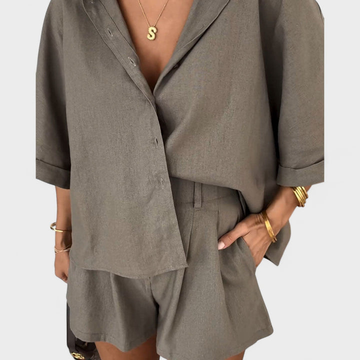 Sofia – Set with Oversized Blouse and High-Waisted Trousers