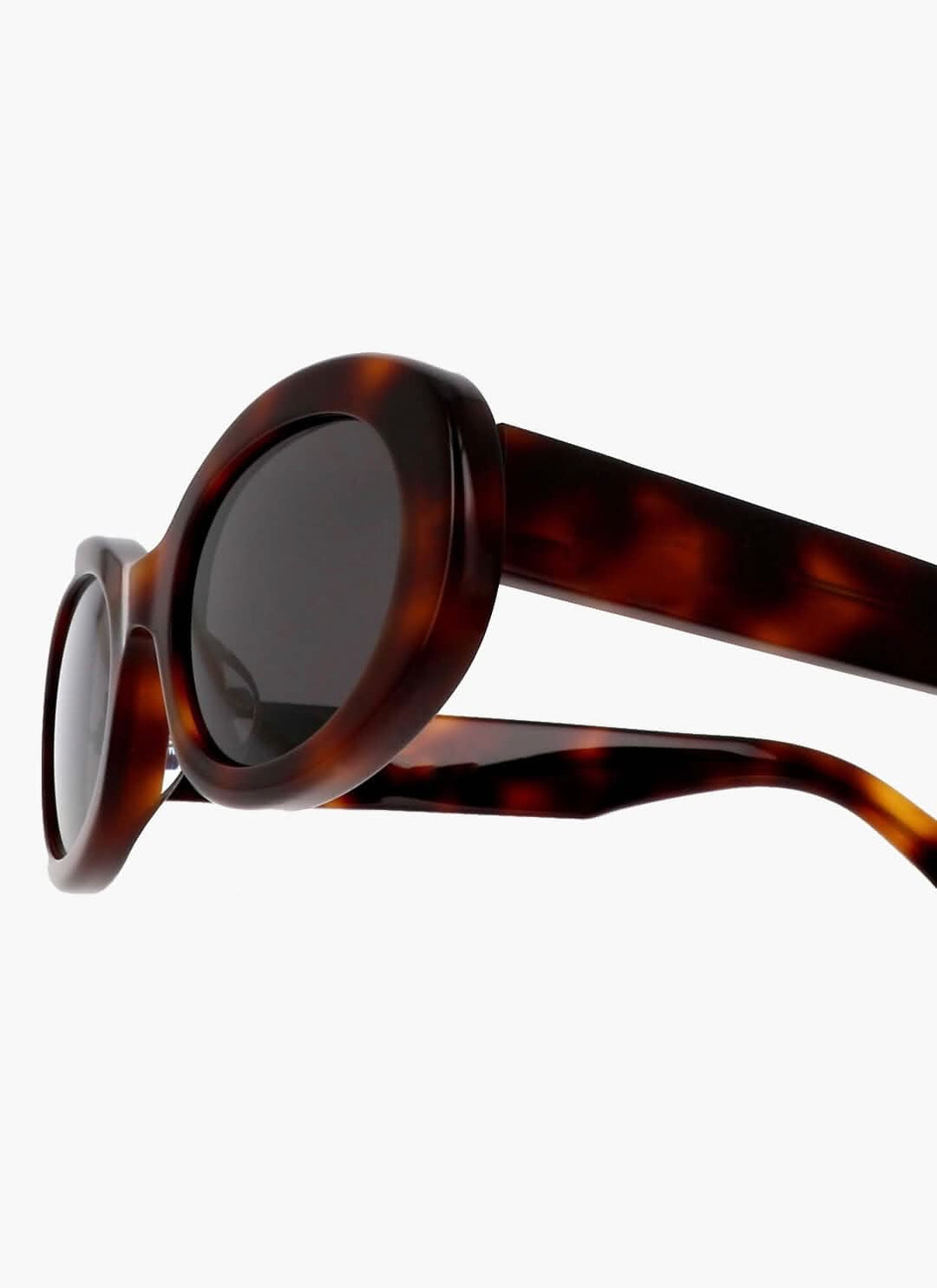 Averi – Sleek Sunglasses