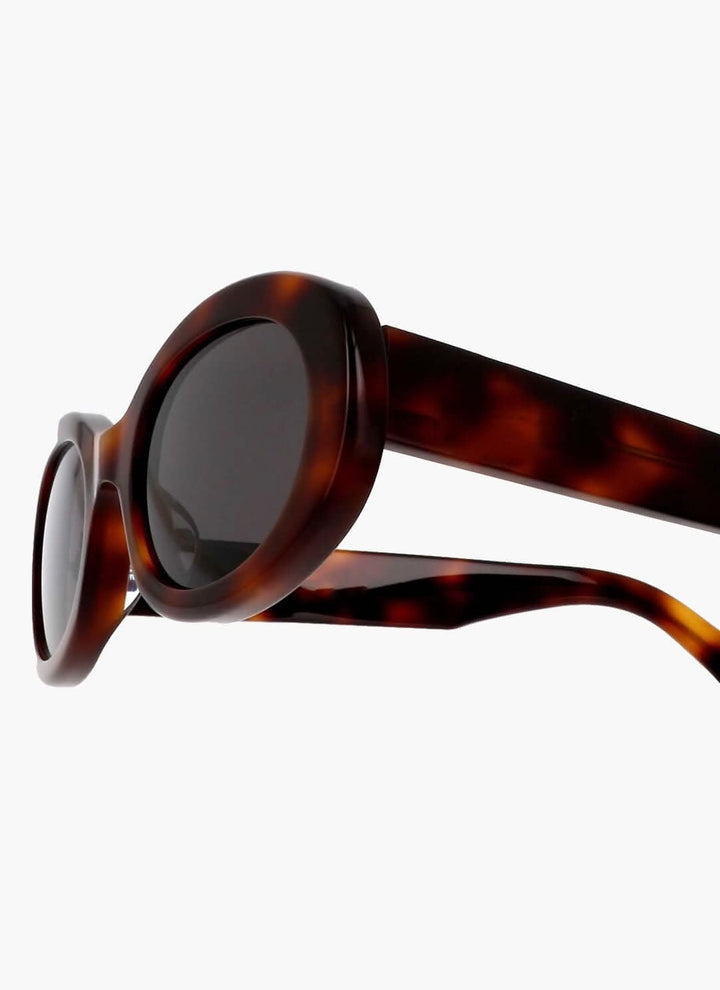 Averi – Sleek Sunglasses