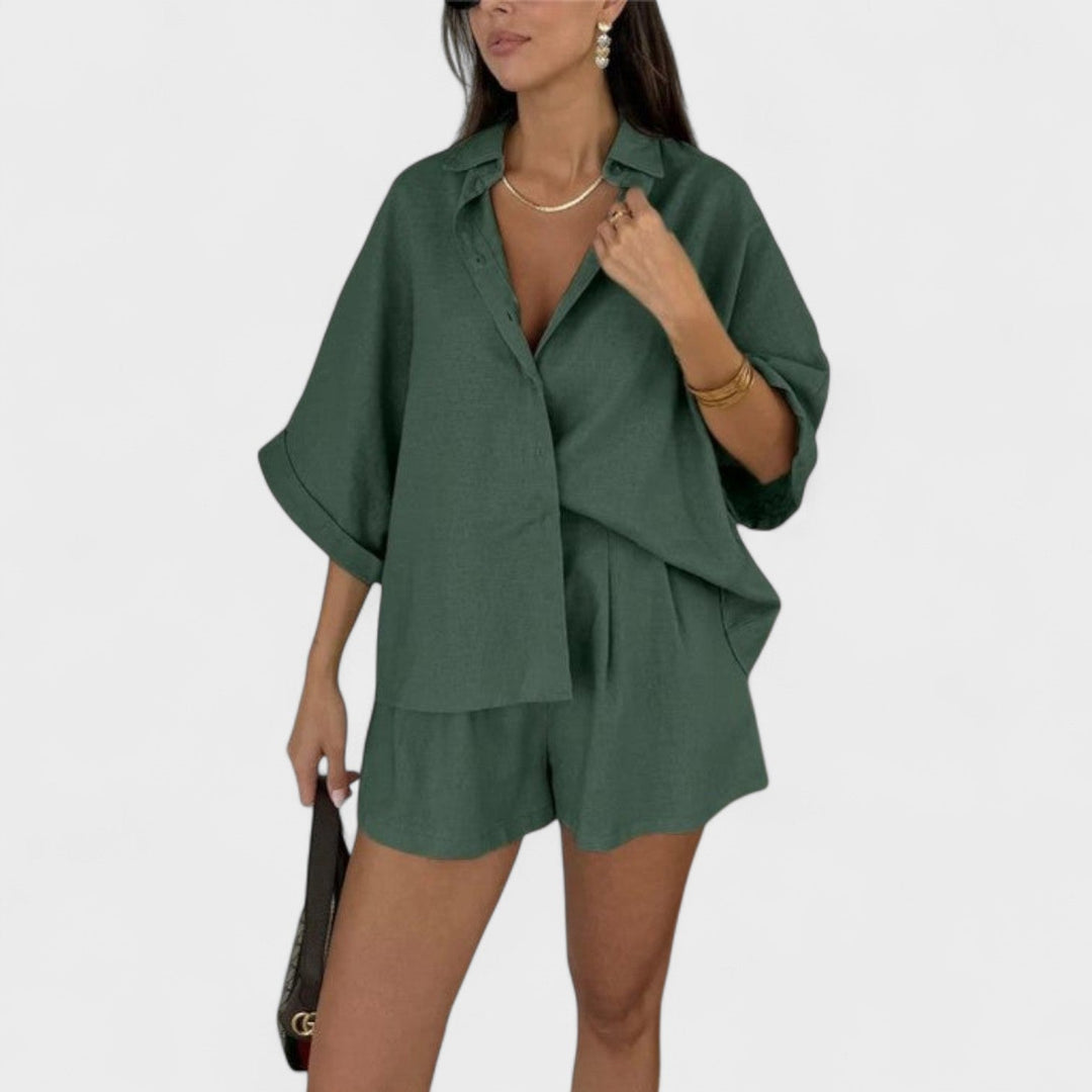Sofia – Set with Oversized Blouse and High-Waisted Trousers