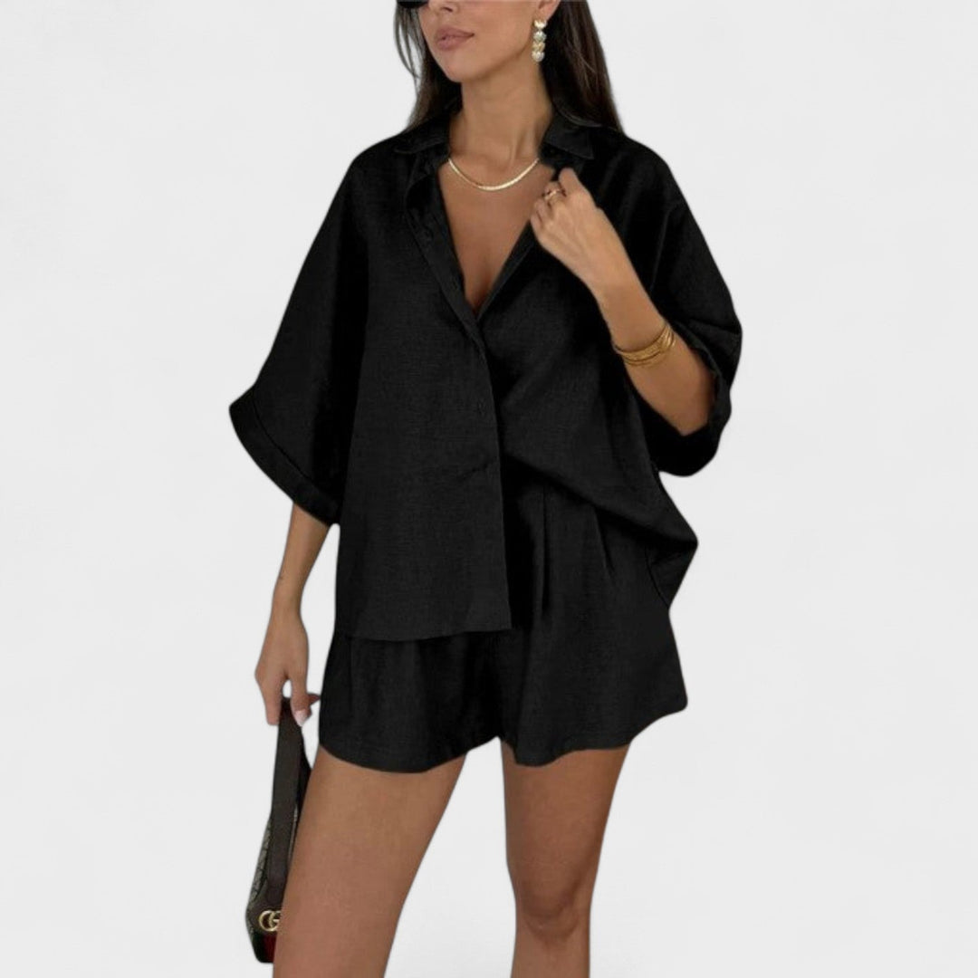 Sofia – Set with Oversized Blouse and High-Waisted Trousers