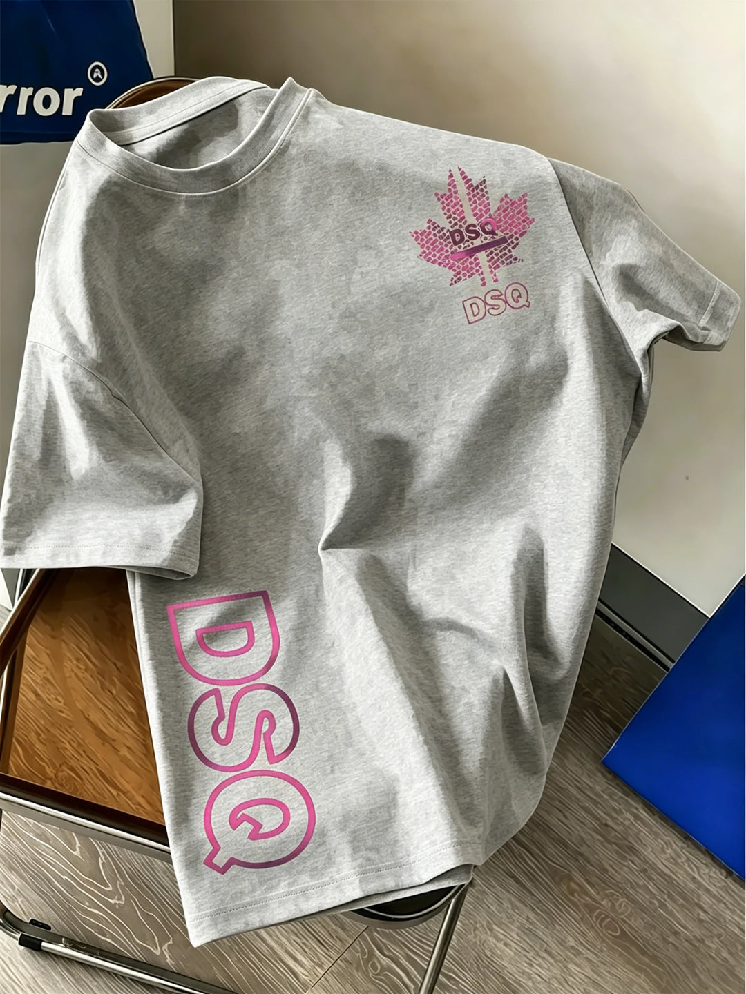 Ciarán – T-Shirt with Colourful Graphic Print
