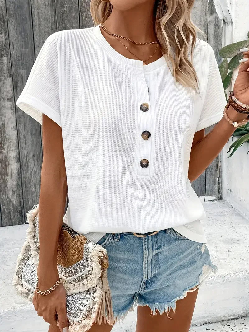 Ada – Loose Button V-Neck T-Shirt