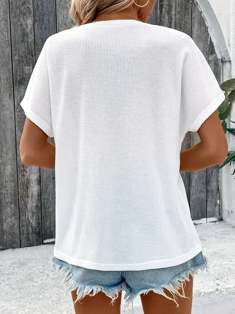 Ada – Loose Button V-Neck T-Shirt