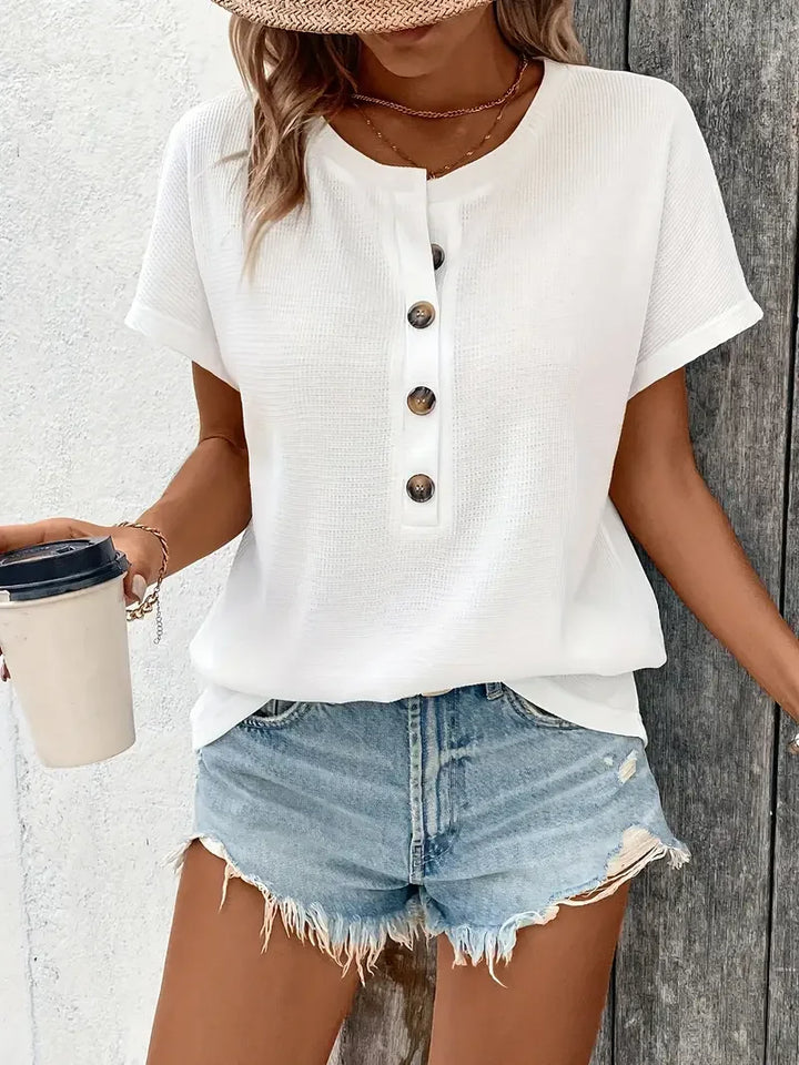 Ada – Loose Button V-Neck T-Shirt