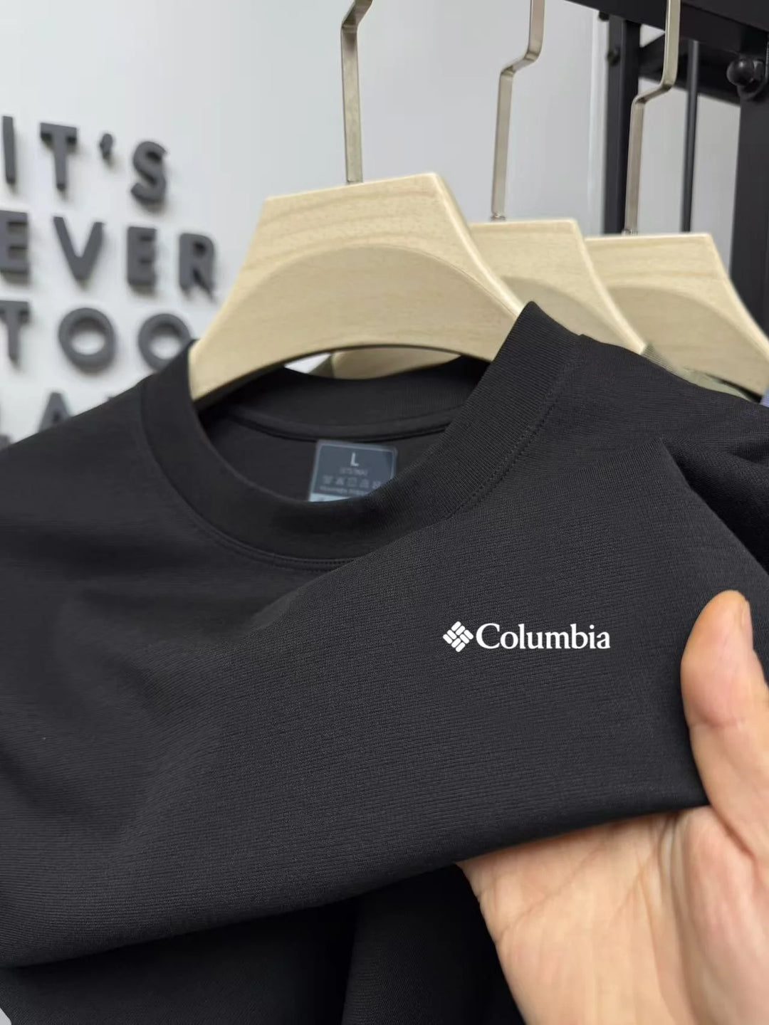 Eoghan – Crew-Neck T-Shirt with Embroidered Detail