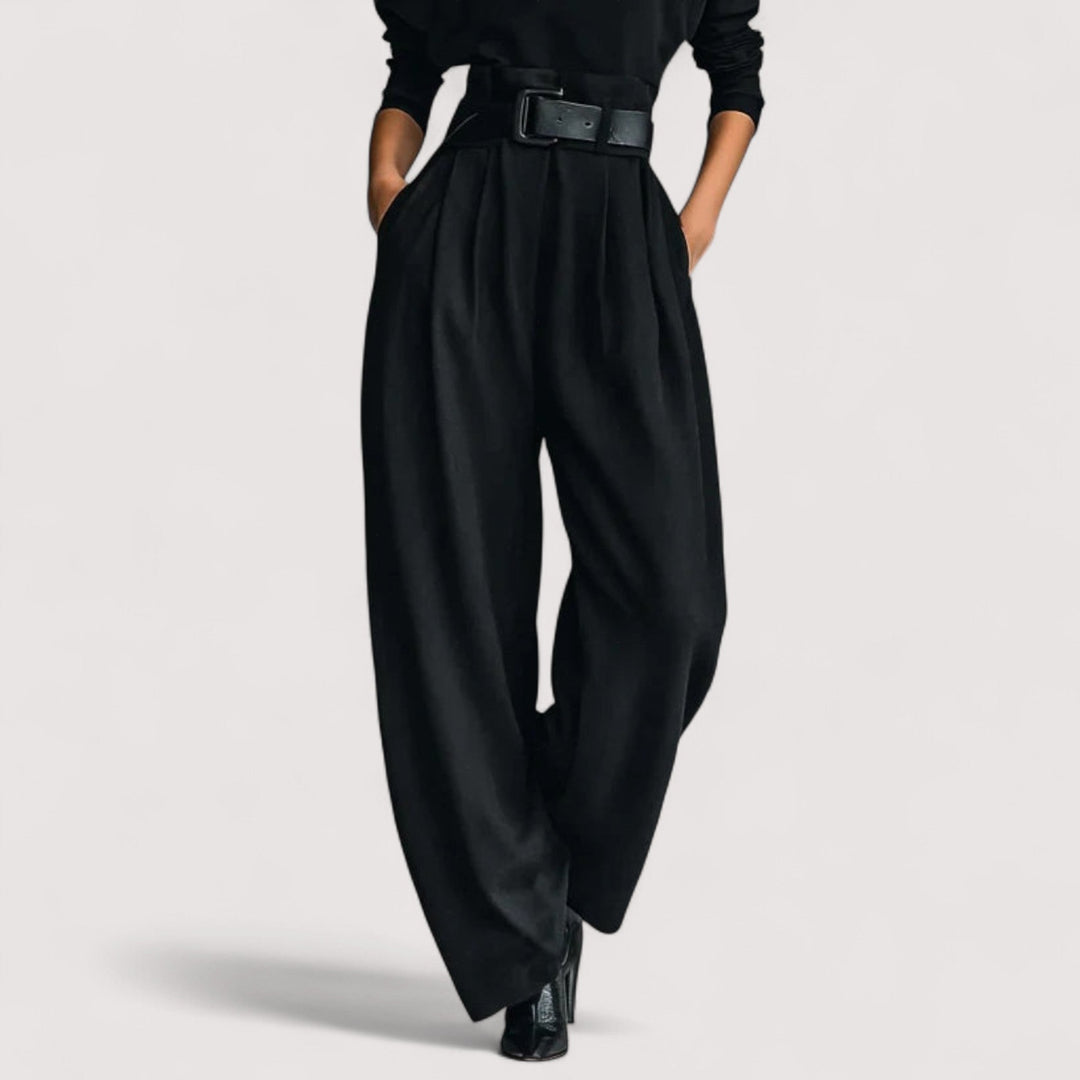 Orina – Black Two-Piece Set with Long Sleeves and Straight Trousers