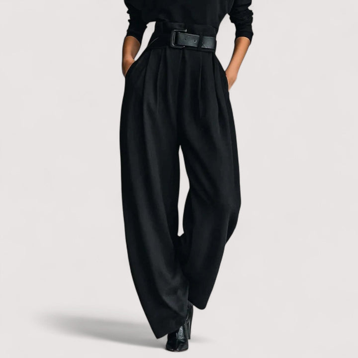 Orina – Black Two-Piece Set with Long Sleeves and Straight Trousers