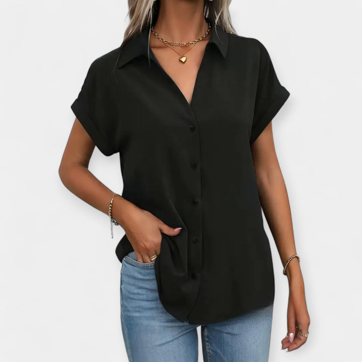 Nora – Light Straight Classic-Cut Shirt