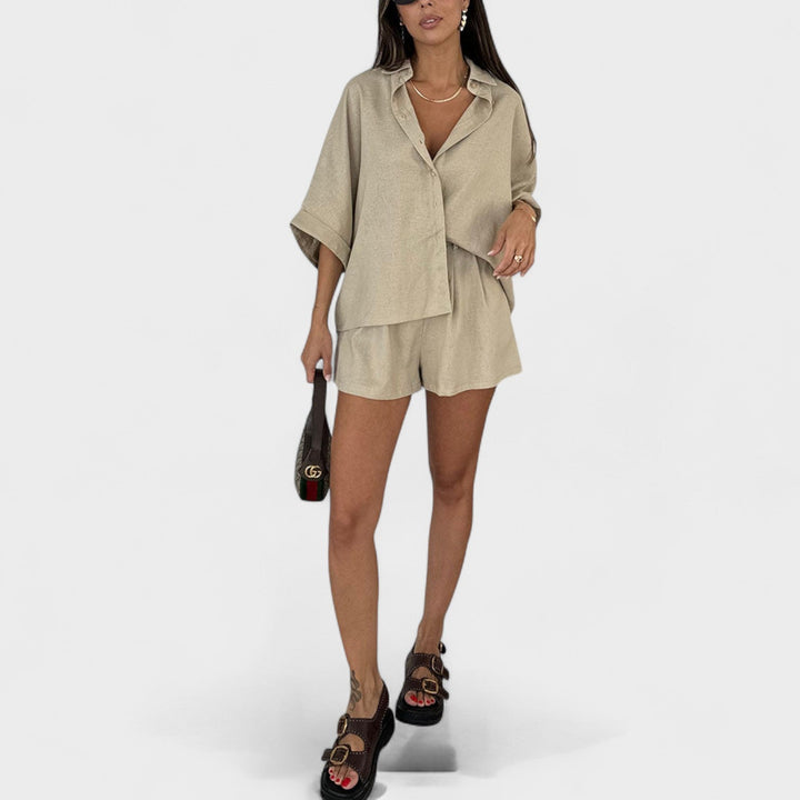 Sofia – Set with Oversized Blouse and High-Waisted Trousers