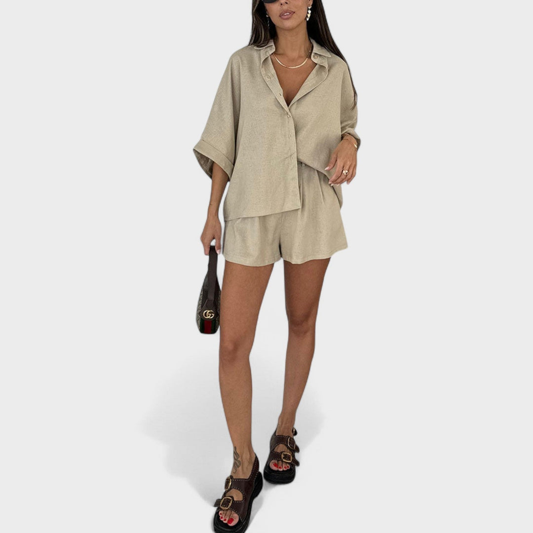 Sofia – Set with Oversized Blouse and High-Waisted Trousers