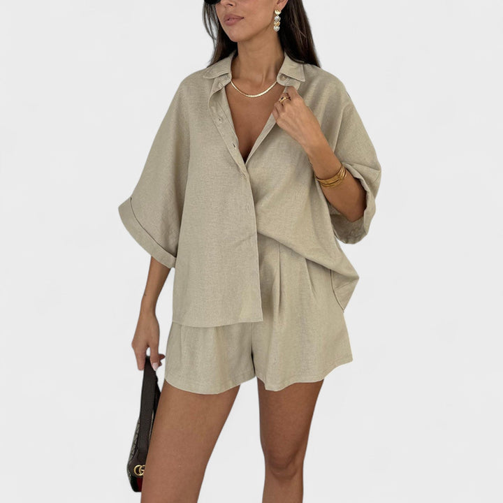 Sofia – Set with Oversized Blouse and High-Waisted Trousers