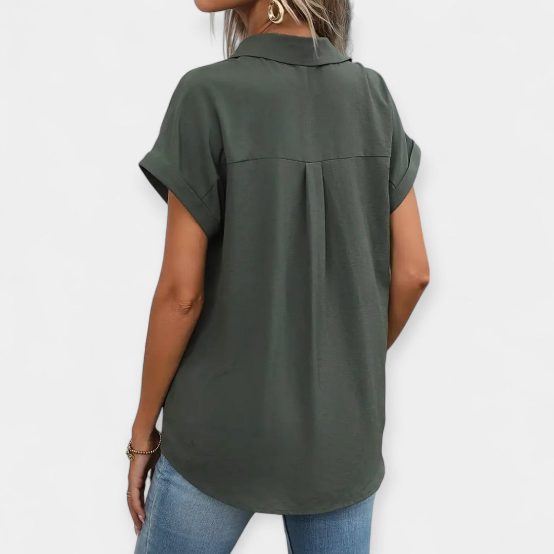 Nora – Light Straight Classic-Cut Shirt