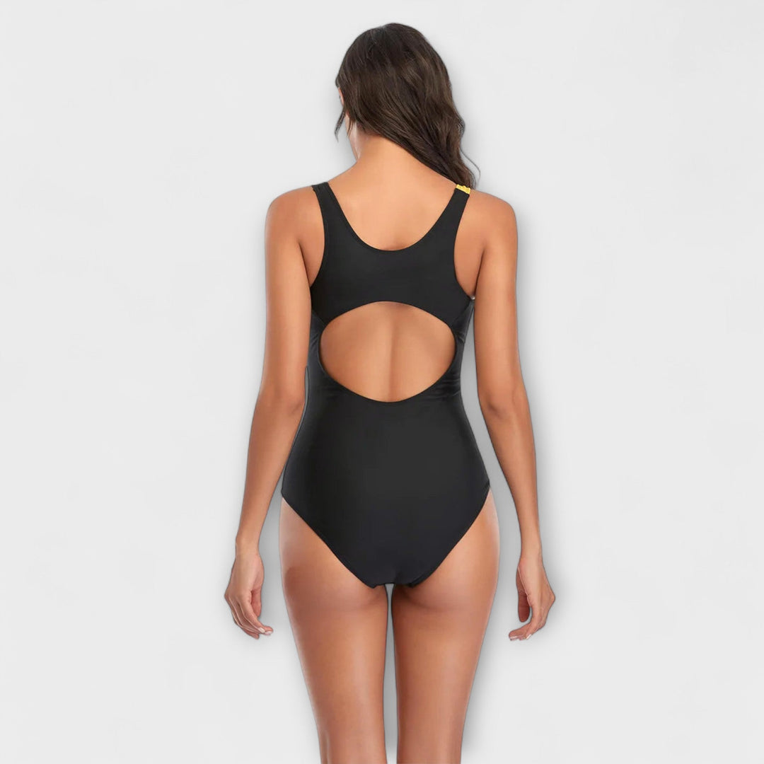 Nuala – Sporty Three-Layer Swimsuit with Back Neckline