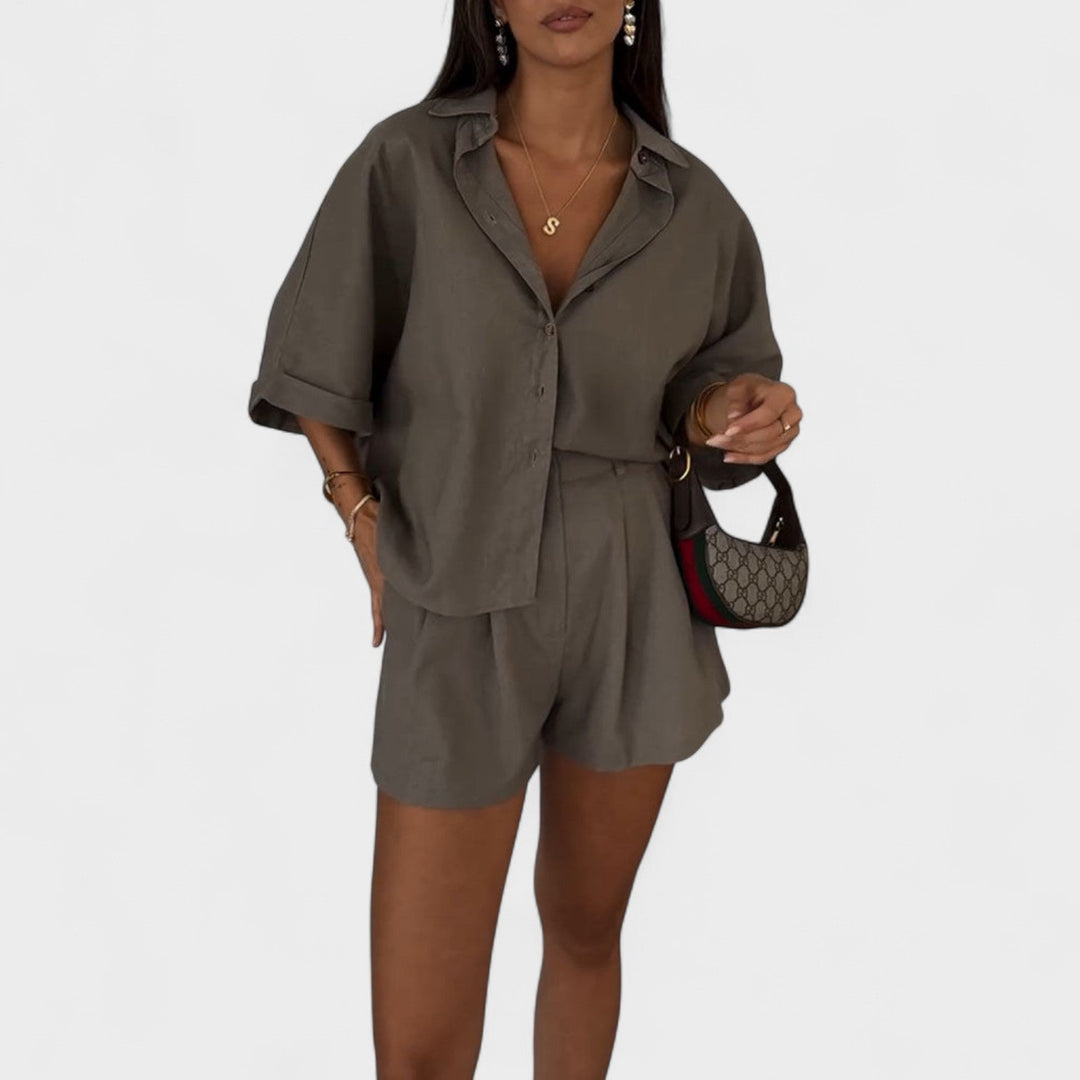 Sofia – Set with Oversized Blouse and High-Waisted Trousers