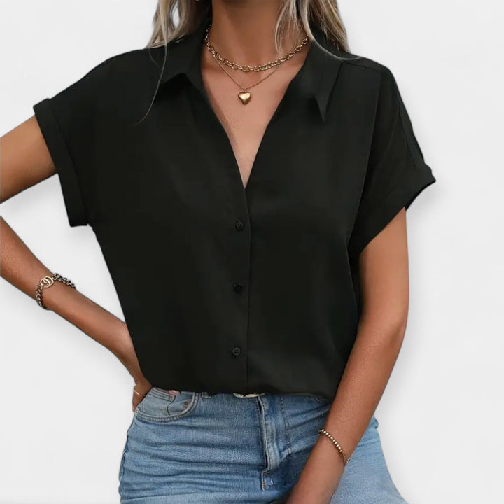 Nora – Light Straight Classic-Cut Shirt