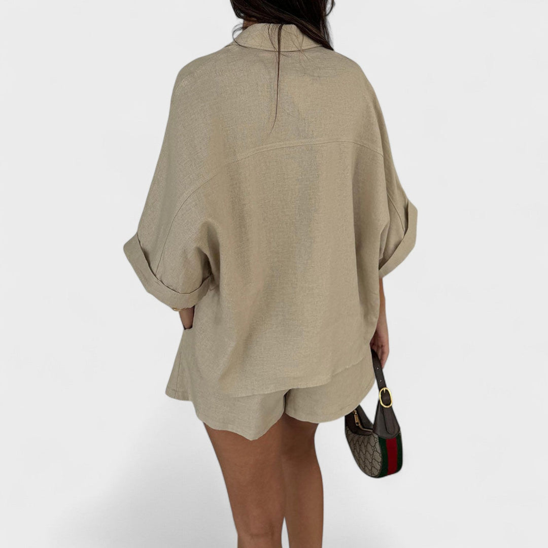 Sofia – Set with Oversized Blouse and High-Waisted Trousers