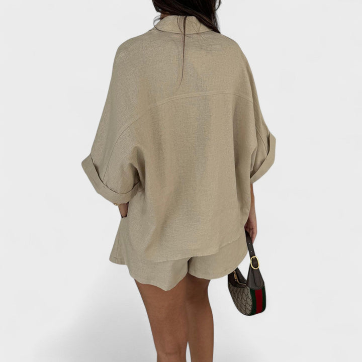 Sofia – Set with Oversized Blouse and High-Waisted Trousers