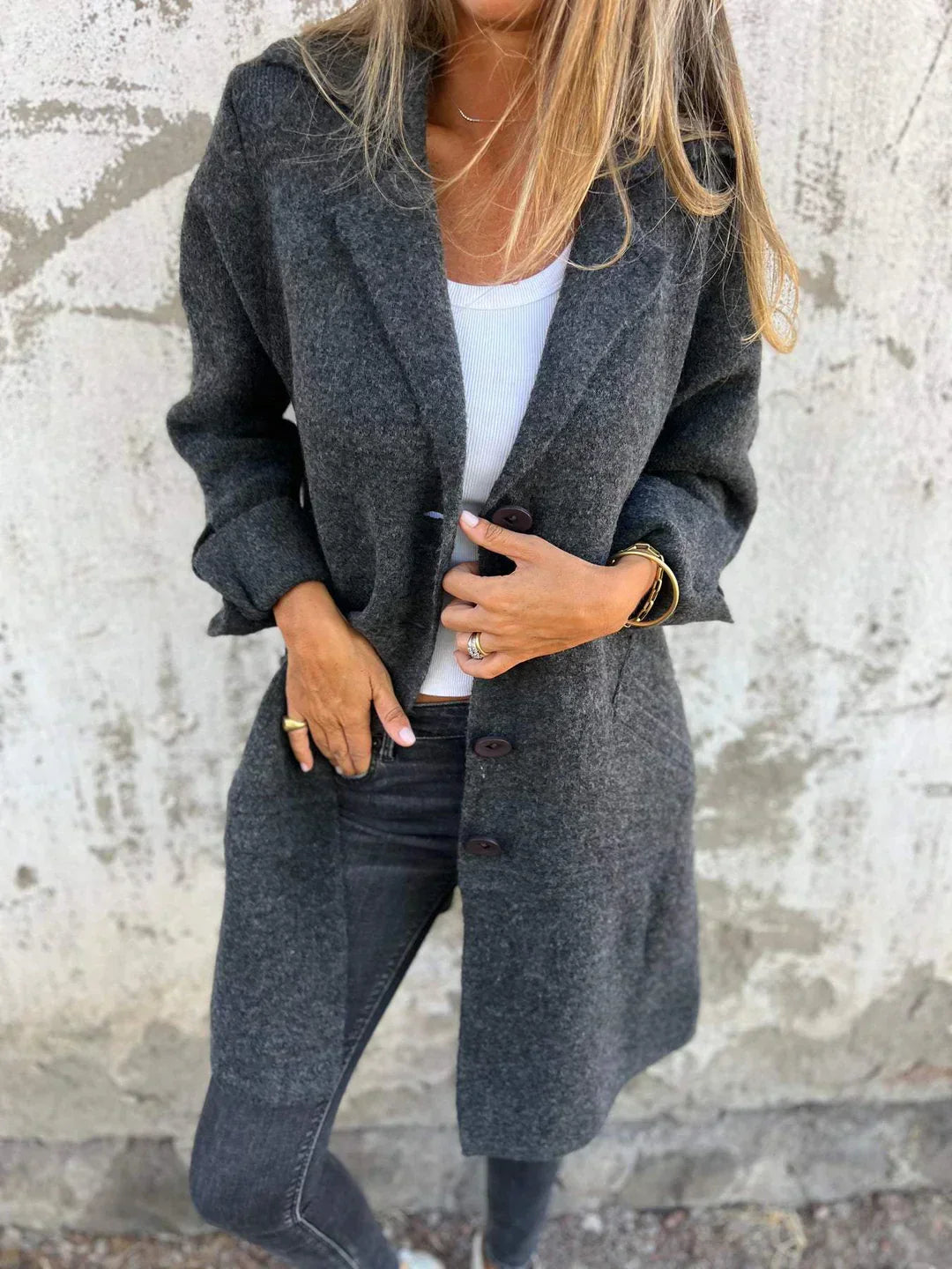 Nika – Chic Minimalist Coat