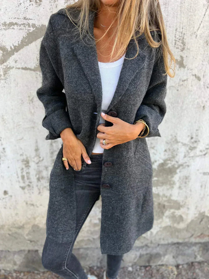 Nika – Chic Minimalist Coat