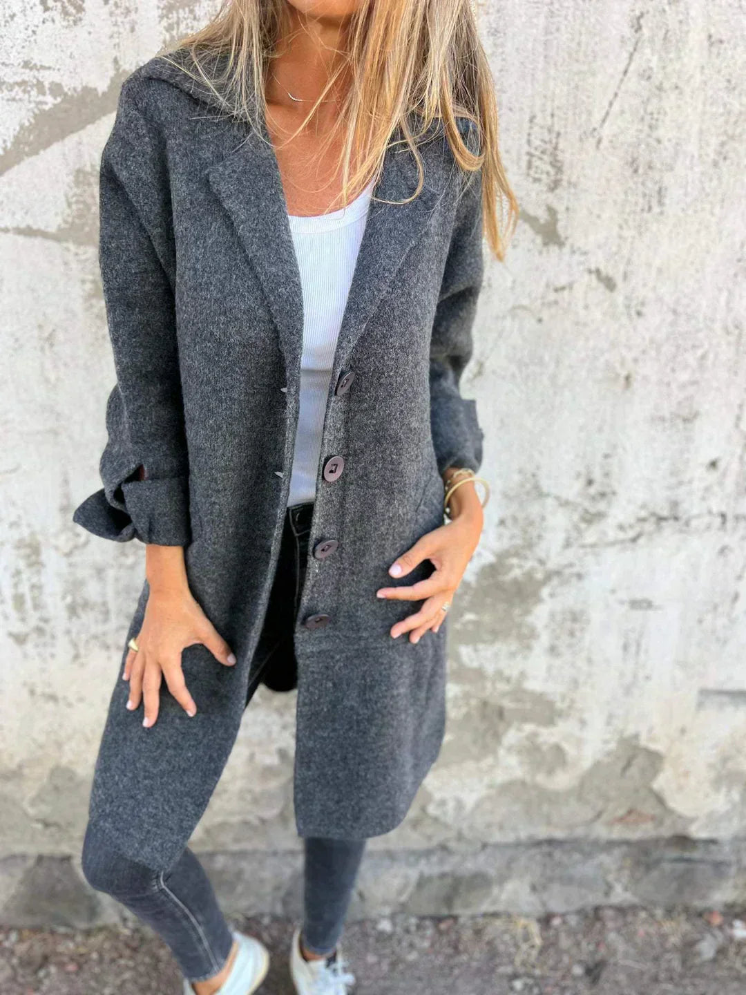 Nika – Chic Minimalist Coat